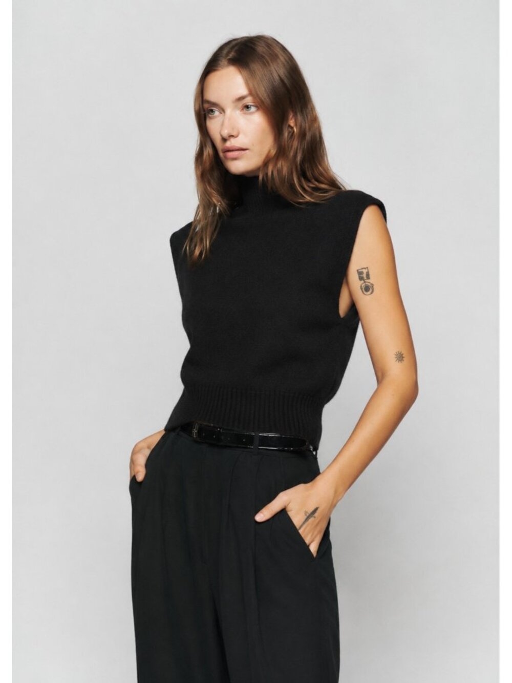 Reformation  Black Cashmere Sleeveless Turtleneck Sweater Vest Size L